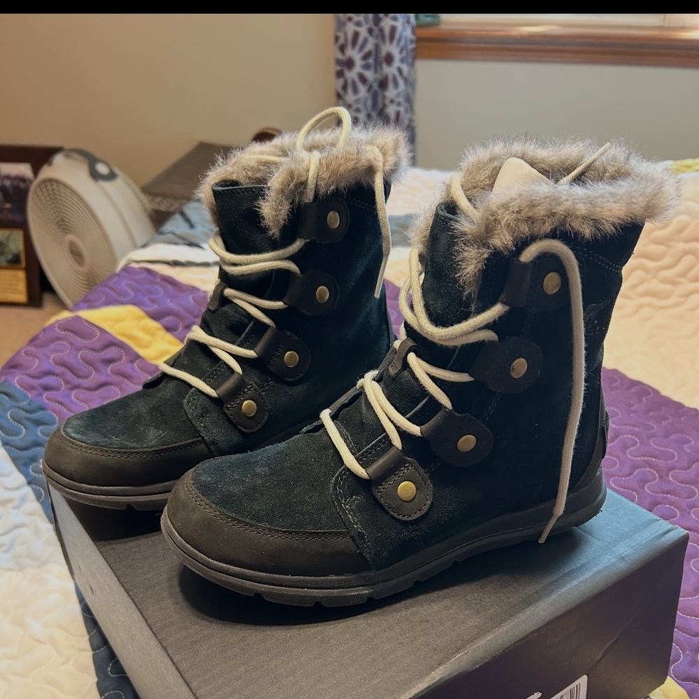 Stylish Black Winter Sorel  Boots with Faux Fur Lining